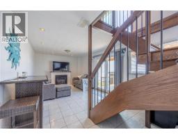 16 SNIDER Crescent - 16