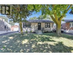 18 TWEEDSMUIR Avenue - 1