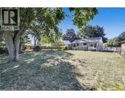 18 TWEEDSMUIR Avenue - 21