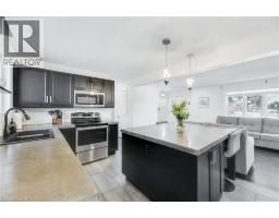 18 TWEEDSMUIR Avenue - 8