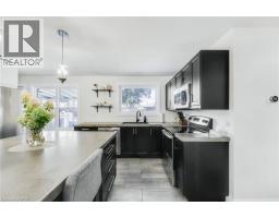 18 TWEEDSMUIR Avenue - 9