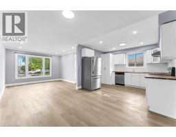 119 NICKOLAS Crescent - 12