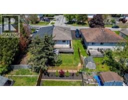 119 NICKOLAS Crescent - 44