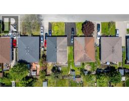 119 NICKOLAS Crescent - 46