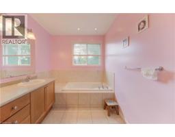 579 COMMONWEALTH Crescent - 27