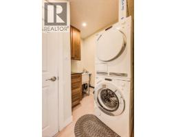 558 SPRUCEHILL Avenue - 30