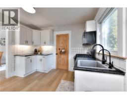 33 BLOOMINGDALE Road N - 16