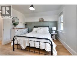33 BLOOMINGDALE Road N - 24