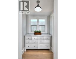 33 BLOOMINGDALE Road N - 28
