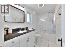 33 BLOOMINGDALE Road N - 29
