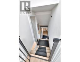 33 BLOOMINGDALE Road N - 31
