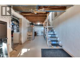 33 BLOOMINGDALE Road N - 32
