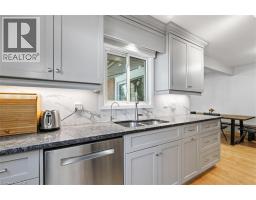 40 RENNIE Drive - 10