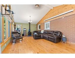 40 RENNIE Drive - 16