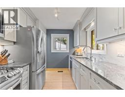 40 RENNIE Drive - 8