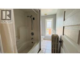 30 REGINA Street N - 15