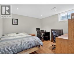 14 CARNABY Crescent - 33