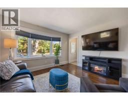 847 WELLINGTON Street - 4