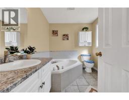 14 KELLER Crescent - 16
