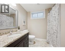 572 FALCONRIDGE Crescent - 32