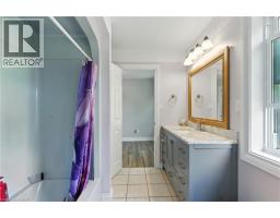 31 PEEL Street E - 17