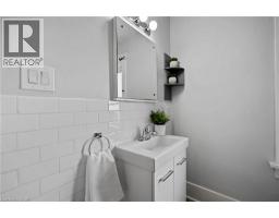 34 STIRLING Avenue N - 21