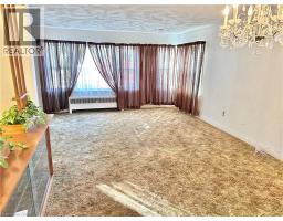 24 HUNT Street N - 11