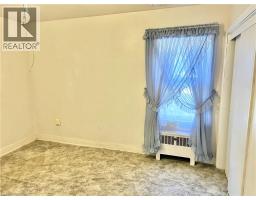 24 HUNT Street N - 17