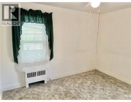 24 HUNT Street N - 18