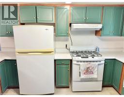 24 HUNT Street N - 7