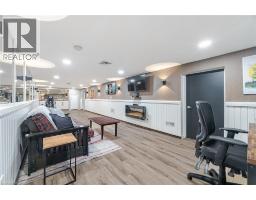 587 HILLCREST Road - 36