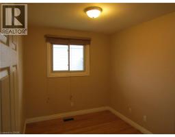 18 FOSTER Crescent - 18