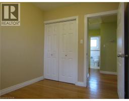 18 FOSTER Crescent - 19