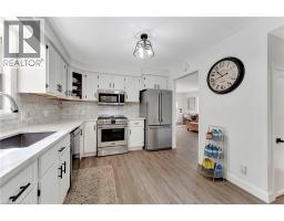 275 TALBOT Street N - 19