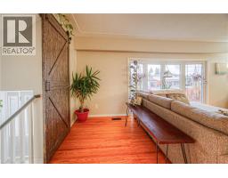 148 STRATHCONA Crescent - 10