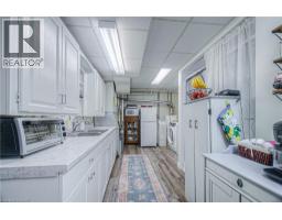 148 STRATHCONA Crescent - 33