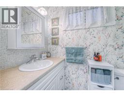 148 STRATHCONA Crescent - 38