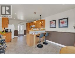 35 HIGHLAND Boulevard - 13