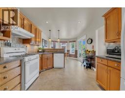 35 HIGHLAND Boulevard - 15