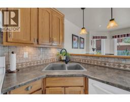 35 HIGHLAND Boulevard - 17