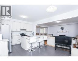 125 SILVERWOOD Crescent - 11