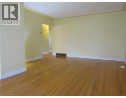 18 FOSTER Crescent - 12