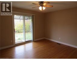 18 FOSTER Crescent - 16