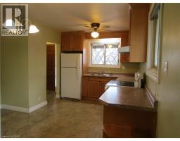 18 FOSTER Crescent - 7