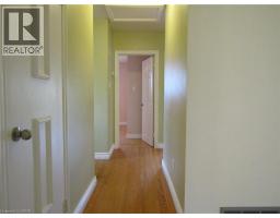 18 FOSTER Crescent - 9