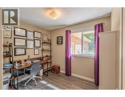 26 DOUGLAS Avenue - 19