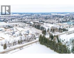 211 THOMPSON Road W - 18