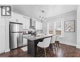 11 HEINS Avenue - 16