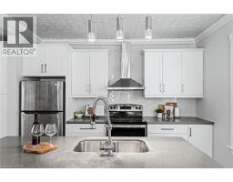 11 HEINS Avenue - 18