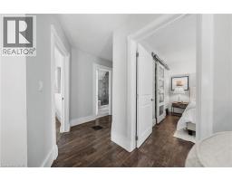 11 HEINS Avenue - 30